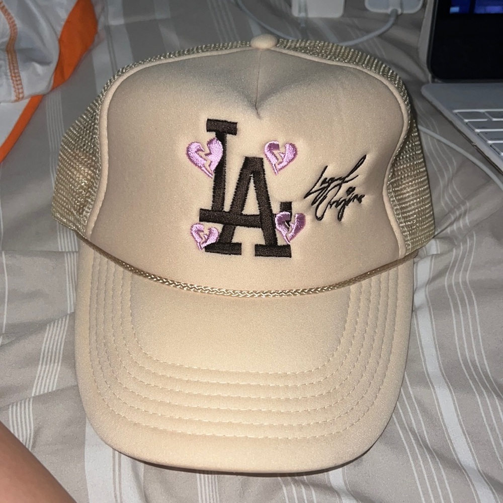 cream colored LA purple hearts trucker hat
